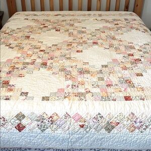 Vintage Hand Quilted Patchwork Quilt 82” x 83”